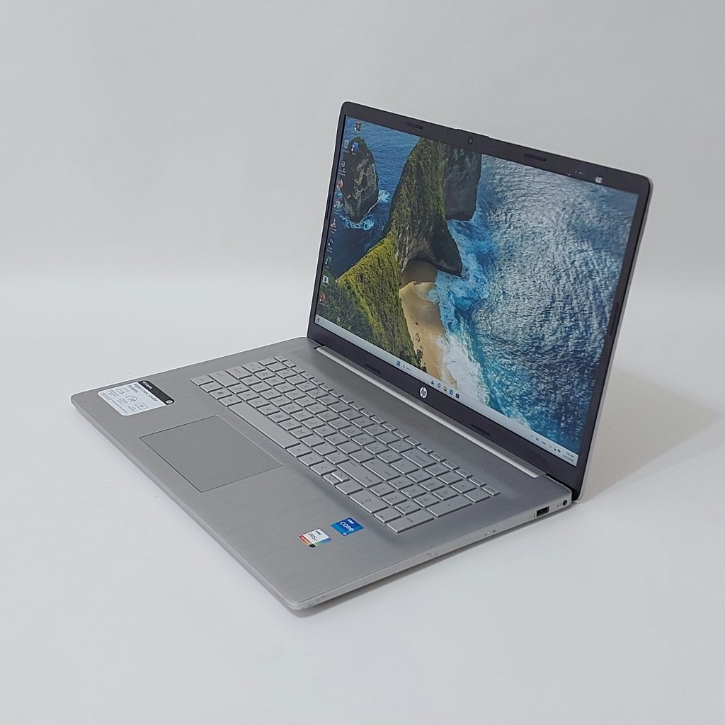 HP Laptop 17C2 i5